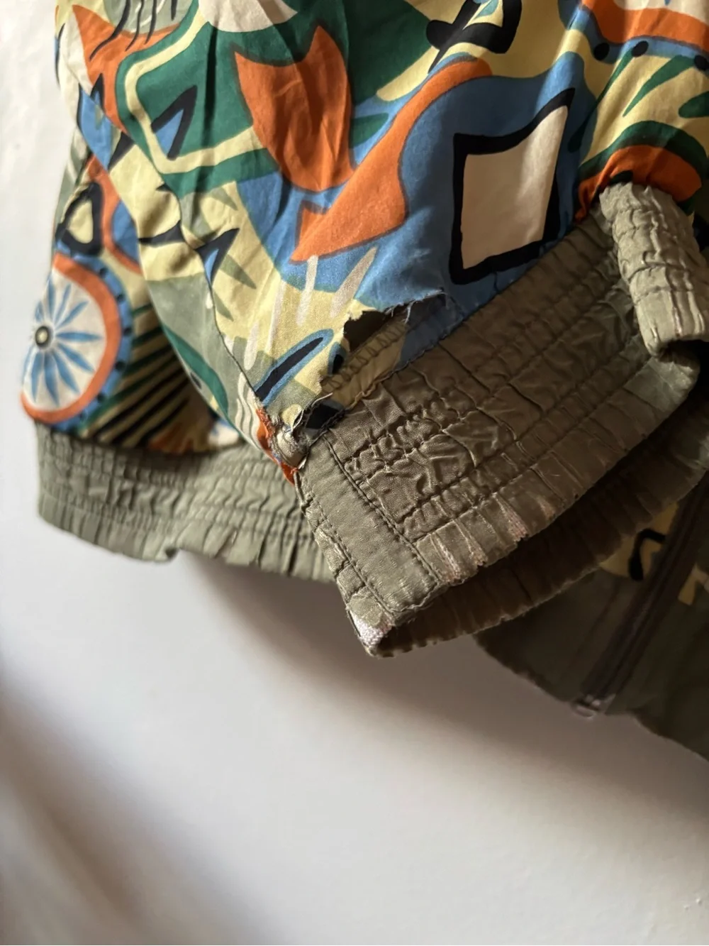 Casual Isle Vintage 100% Silk Printed Bomber Jacket Size Medium
